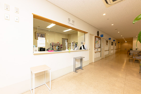 医療法人わかな会　せのお駅前クリニック整形外科受付
